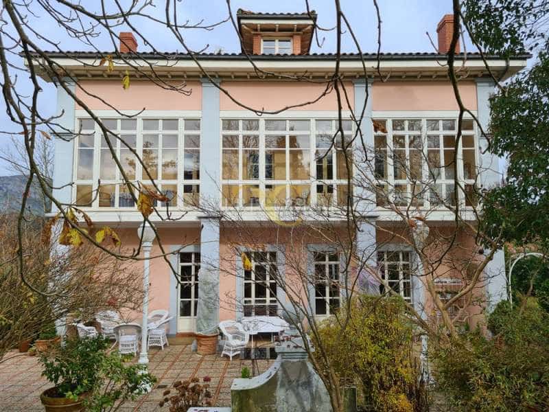 Chalet de 4 habitaciones en Piloña en venta - 1.450.000 € (Ref: 9443516)