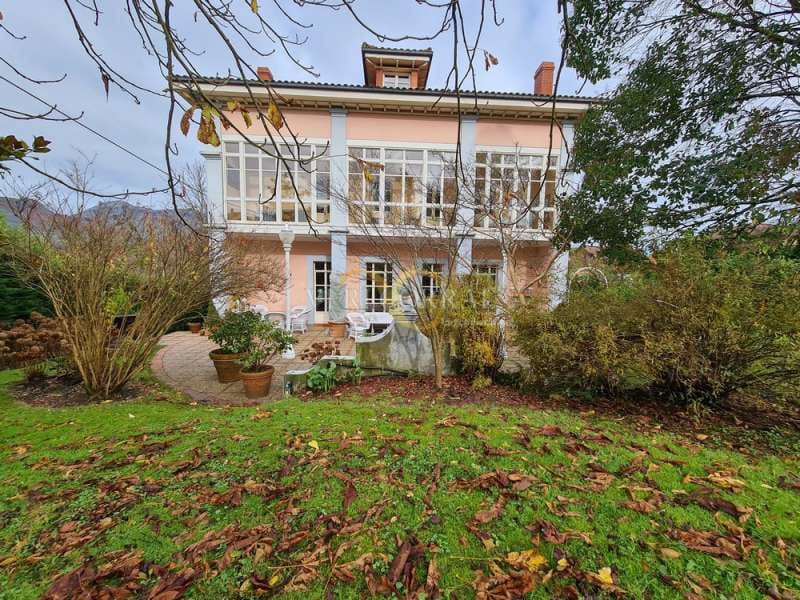 Chalet de 4 habitaciones en Piloña en venta - 1.450.000 € (Ref: 9443516)