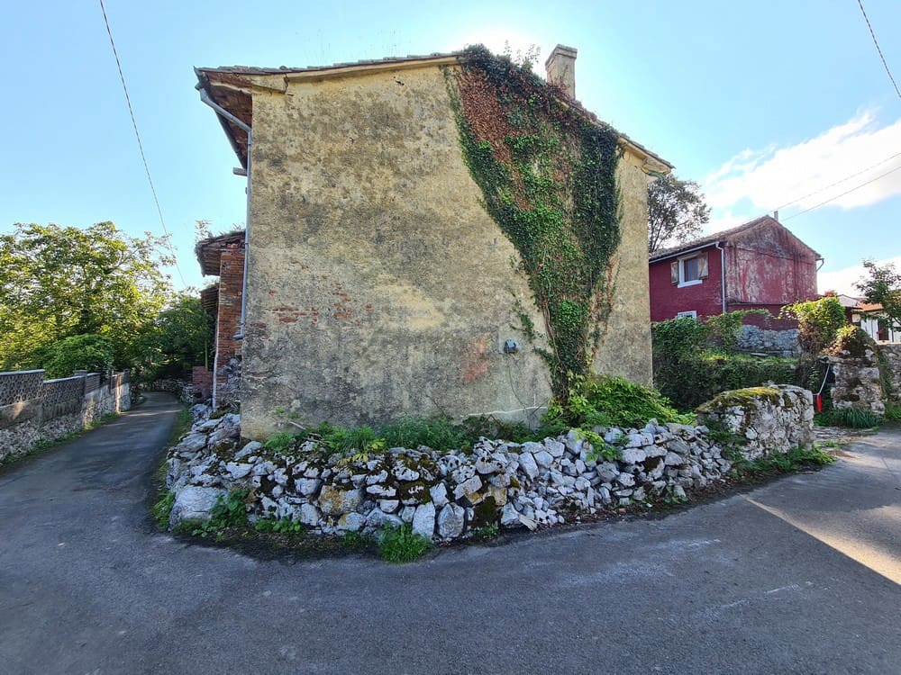 2 bedroom Townhouse for sale in Llanes - € 120,000 (Ref: 9443521)