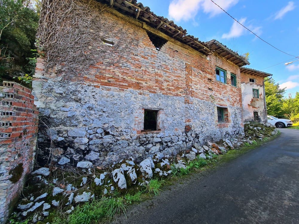 2 bedroom Townhouse for sale in Llanes - € 120,000 (Ref: 9443521)