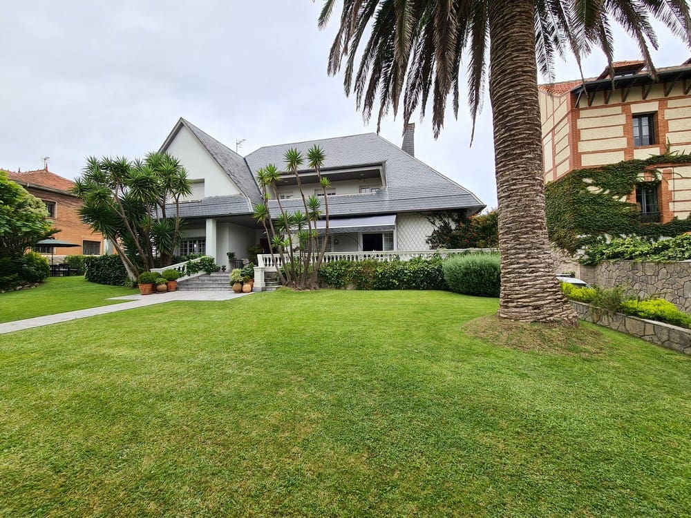 7 bedroom Villa for sale in Ribadesella - € 3,500,000 (Ref: 9443522)