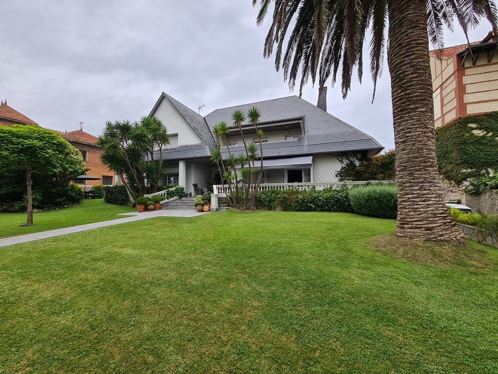 7 bedroom Villa for sale in Ribadesella - € 3,500,000 (Ref: 9443522)