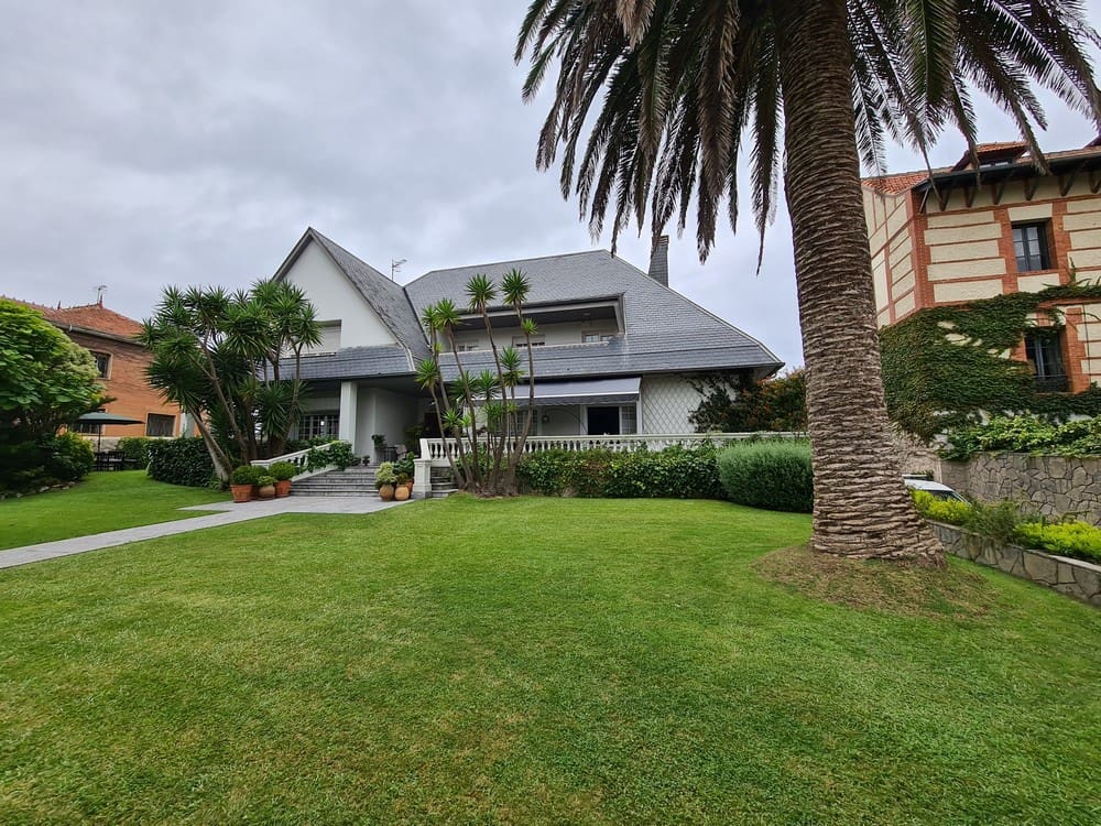 7 bedroom Villa for sale in Ribadesella - € 3,500,000 (Ref: 9443522)