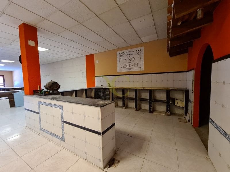 Commercial for sale in Llanes - € 475,000 (Ref: 9443524)