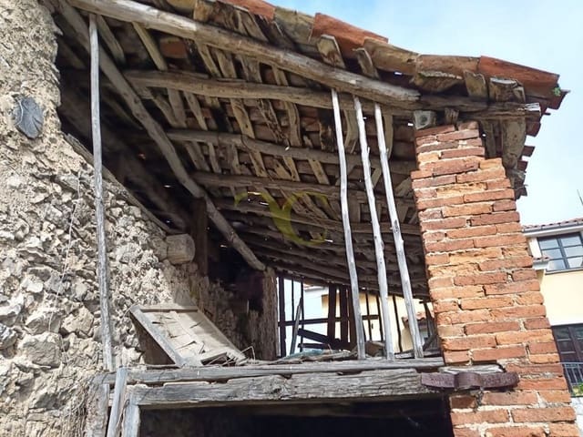 2 bedroom Townhouse for sale in Llanes - € 49,000 (Ref: 9443530)