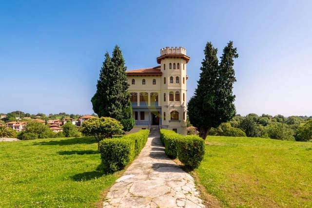 9 bedroom Townhouse for sale in Llanes - € 1,040,000 (Ref: 9443532)