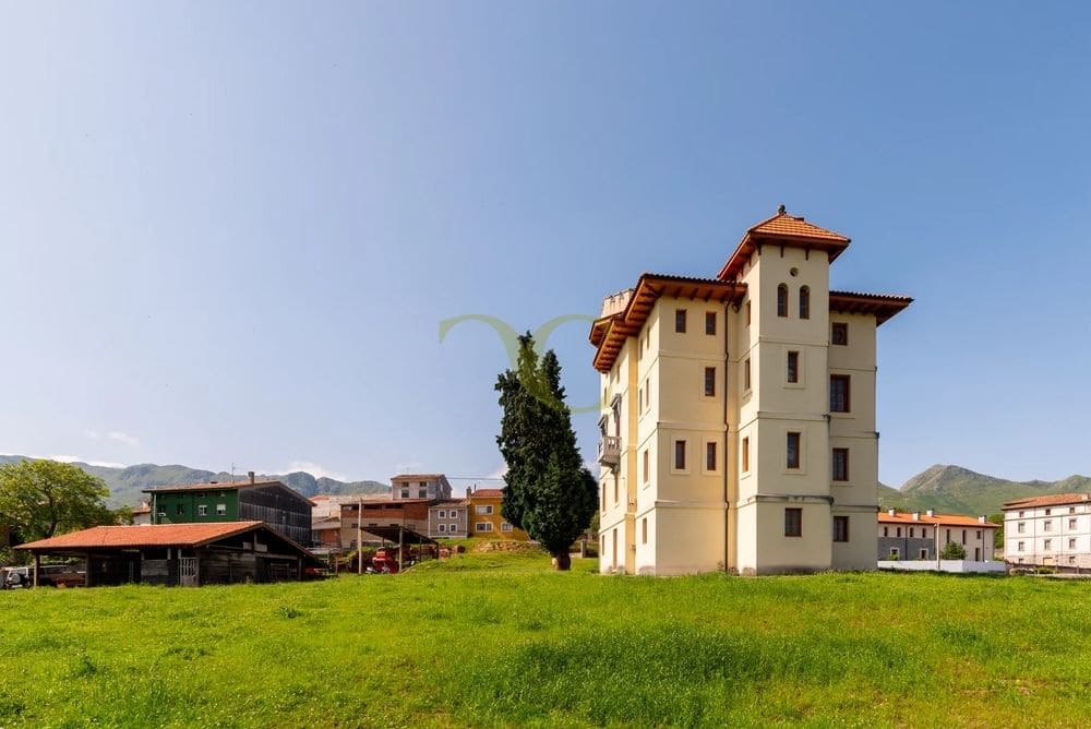 9 bedroom Townhouse for sale in Llanes - € 1,040,000 (Ref: 9443532)