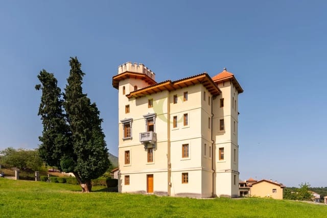 9 bedroom Townhouse for sale in Llanes - € 1,040,000 (Ref: 9443532)