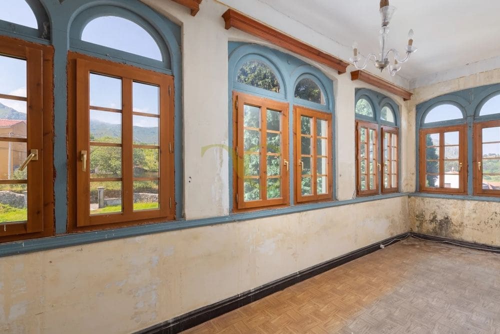 9 bedroom Townhouse for sale in Llanes - € 1,040,000 (Ref: 9443532)