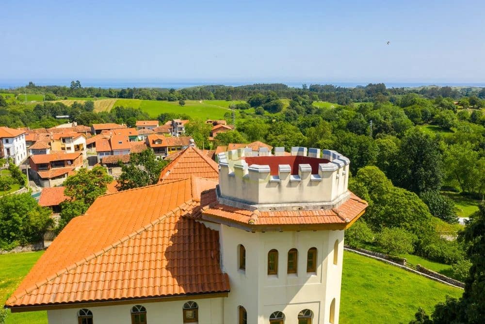 9 bedroom Townhouse for sale in Llanes - € 1,040,000 (Ref: 9443532)