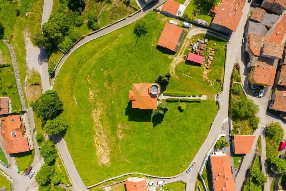 9 bedroom Townhouse for sale in Llanes - € 1,040,000 (Ref: 9443532)