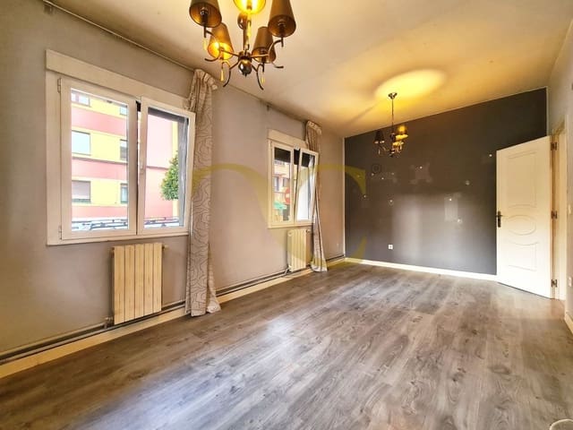 4 makuuhuone Asunto myytävänä paikassa Centro Urbano, Oviedo - 175 000 € (Ref: 9450013)