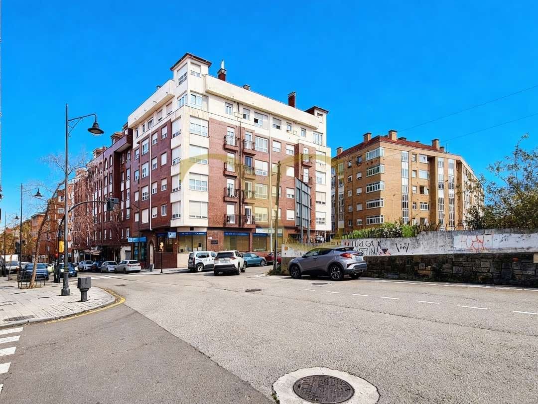 3 bedroom Apartment for sale in Gijon - € 255,000 (Ref: 9475664)