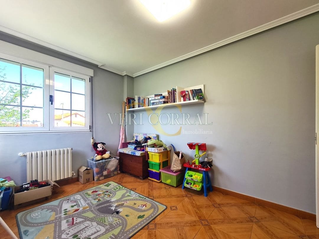 5 bedroom Villa for sale in Oviedo with pool - € 450,000 (Ref: 9500654)