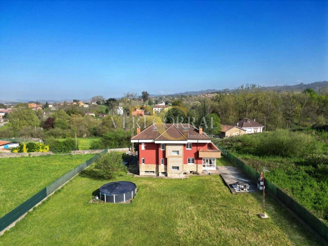 5 bedroom Villa for sale in Oviedo with pool - € 450,000 (Ref: 9500654)