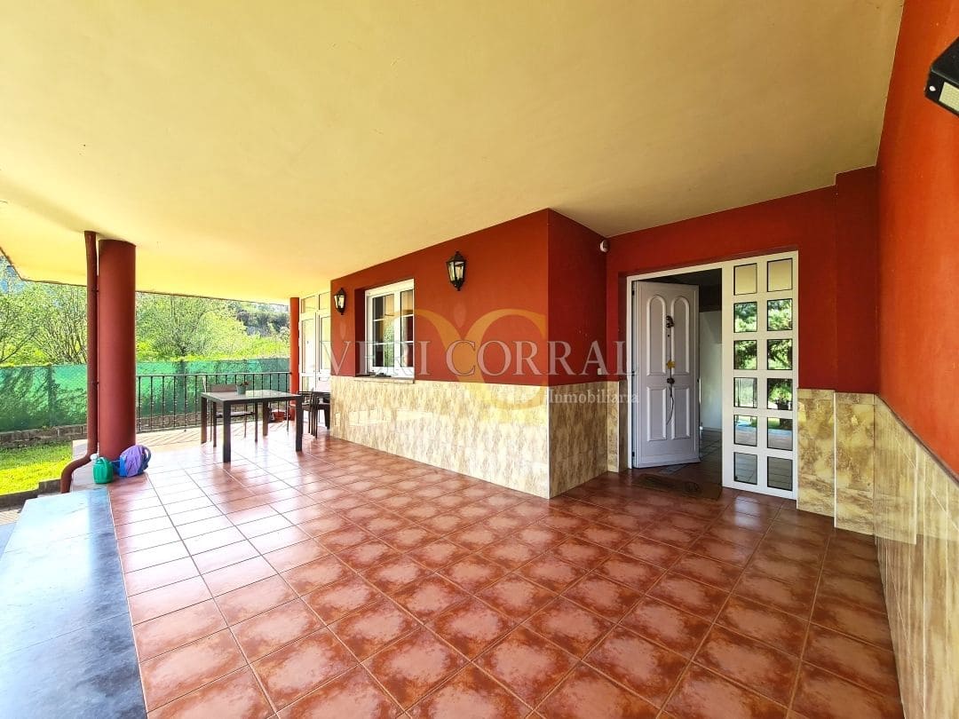 5 bedroom Villa for sale in Oviedo with pool - € 450,000 (Ref: 9500654)
