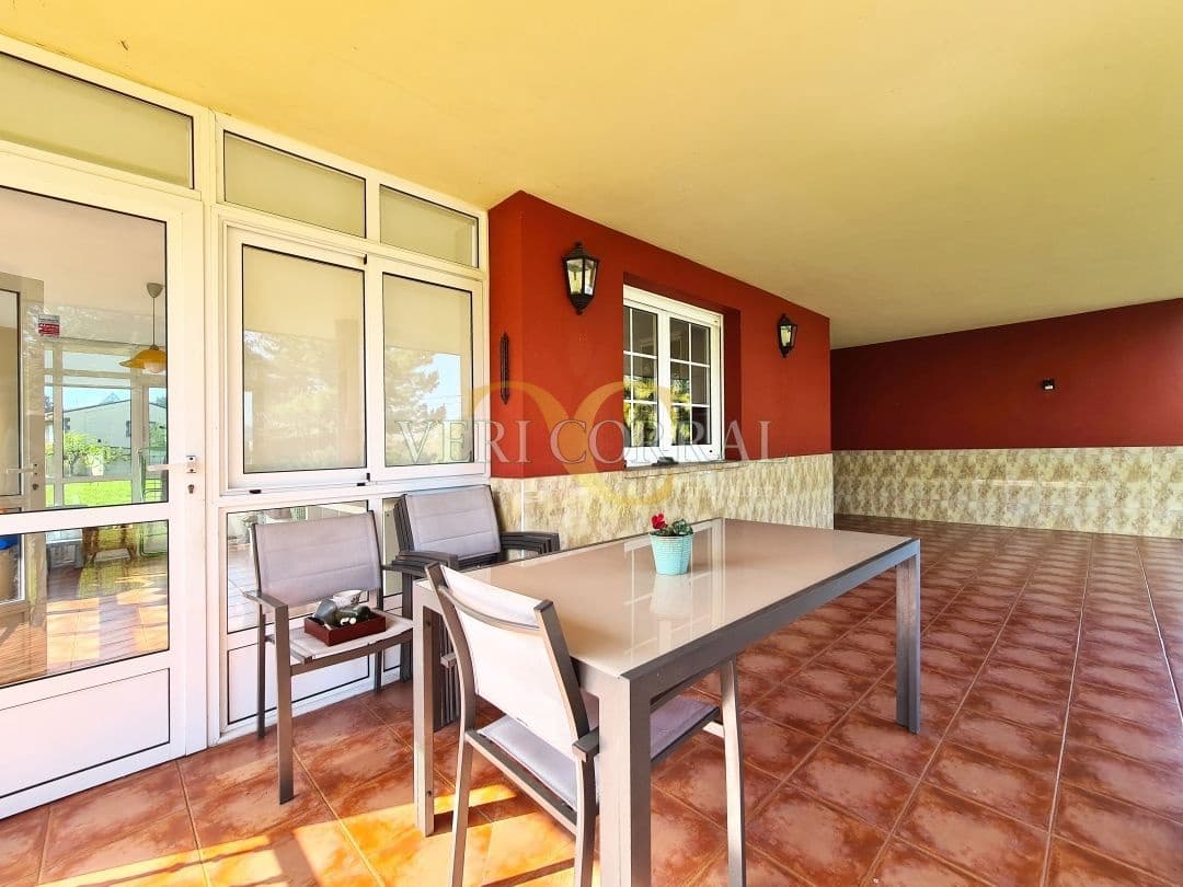 5 bedroom Villa for sale in Oviedo with pool - € 450,000 (Ref: 9500654)