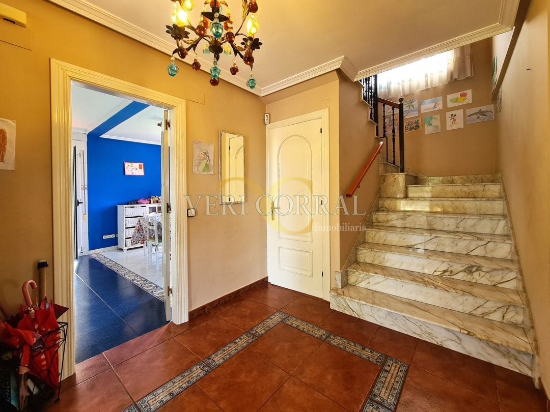 5 bedroom Villa for sale in Oviedo with pool - € 450,000 (Ref: 9500654)