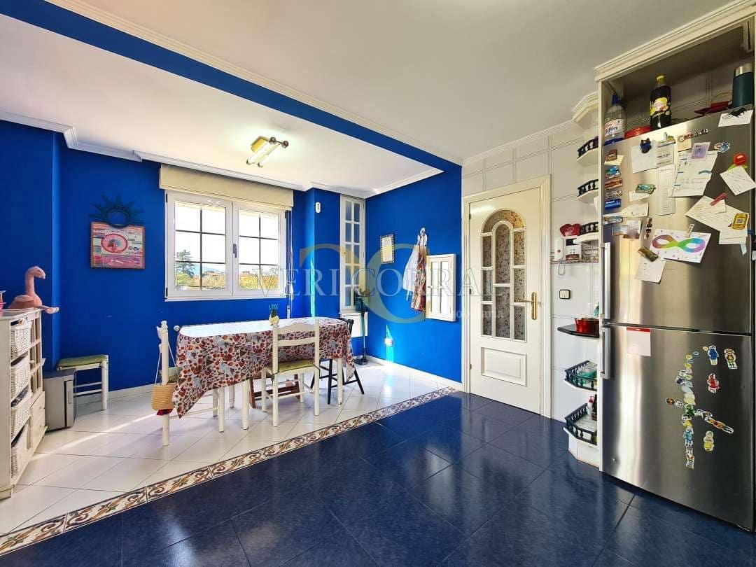 5 bedroom Villa for sale in Oviedo with pool - € 450,000 (Ref: 9500654)