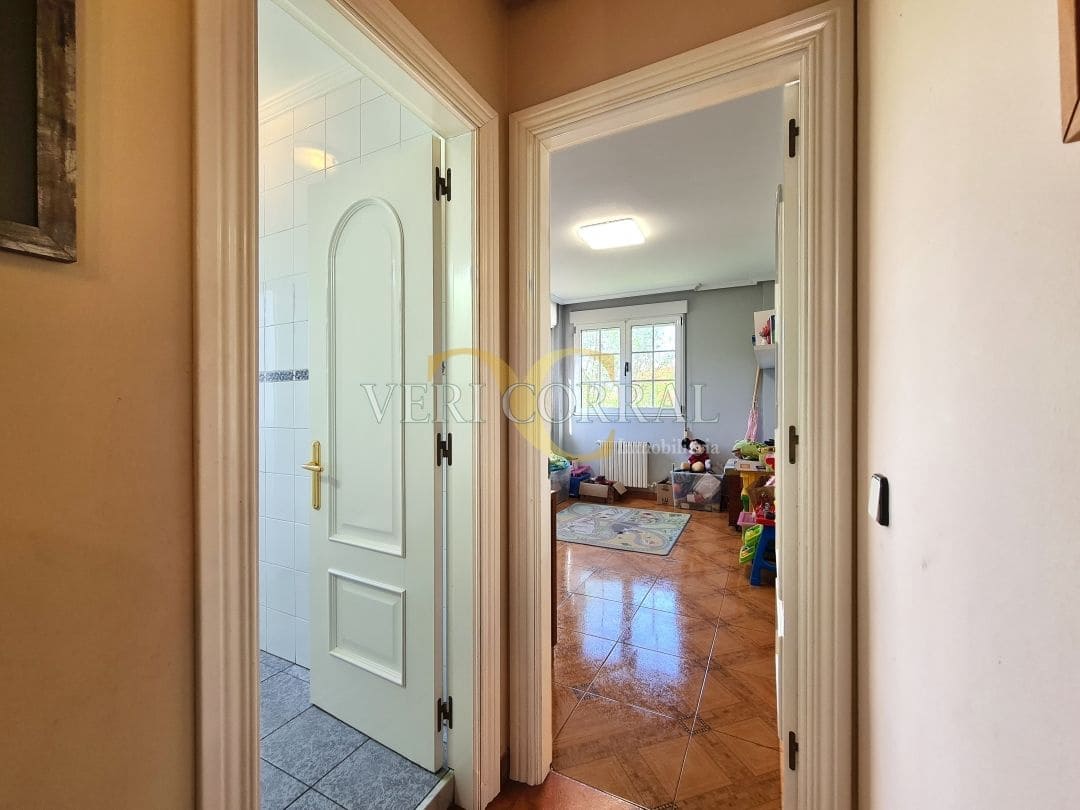 5 bedroom Villa for sale in Oviedo with pool - € 450,000 (Ref: 9500654)