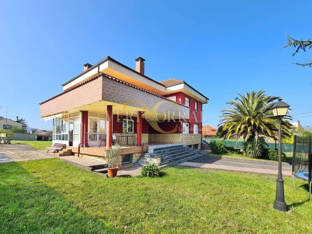 5 bedroom Villa for sale in Oviedo with pool - € 450,000 (Ref: 9500654)