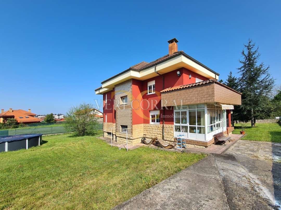 5 bedroom Villa for sale in Oviedo with pool - € 450,000 (Ref: 9500654)