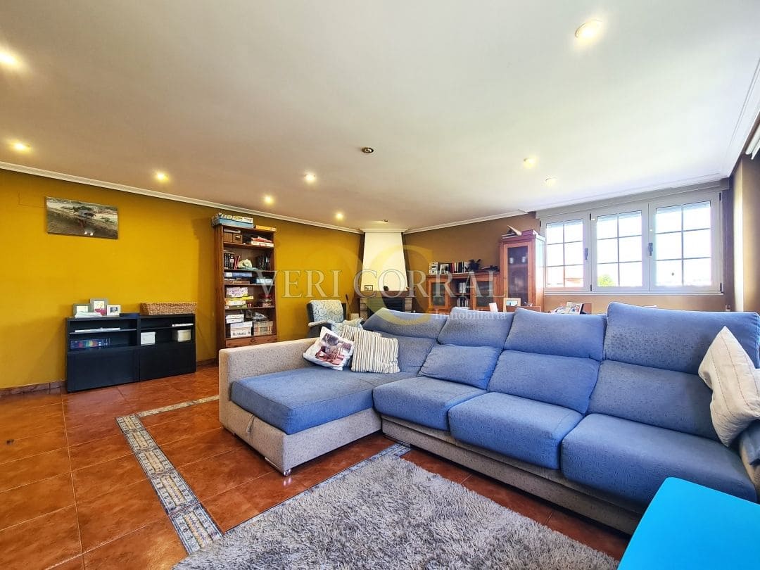 5 bedroom Villa for sale in Oviedo with pool - € 450,000 (Ref: 9500654)