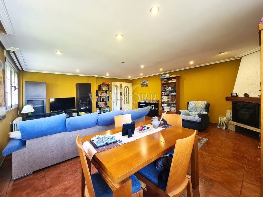 5 bedroom Villa for sale in Oviedo with pool - € 450,000 (Ref: 9500654)
