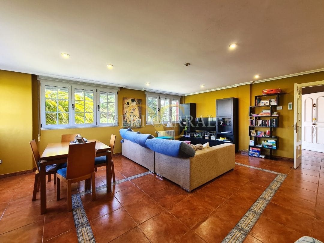 5 bedroom Villa for sale in Oviedo with pool - € 450,000 (Ref: 9500654)