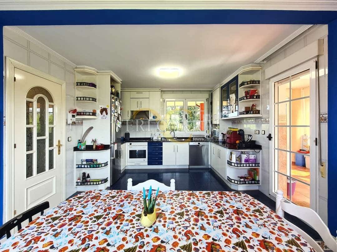 5 bedroom Villa for sale in Oviedo with pool - € 450,000 (Ref: 9500654)