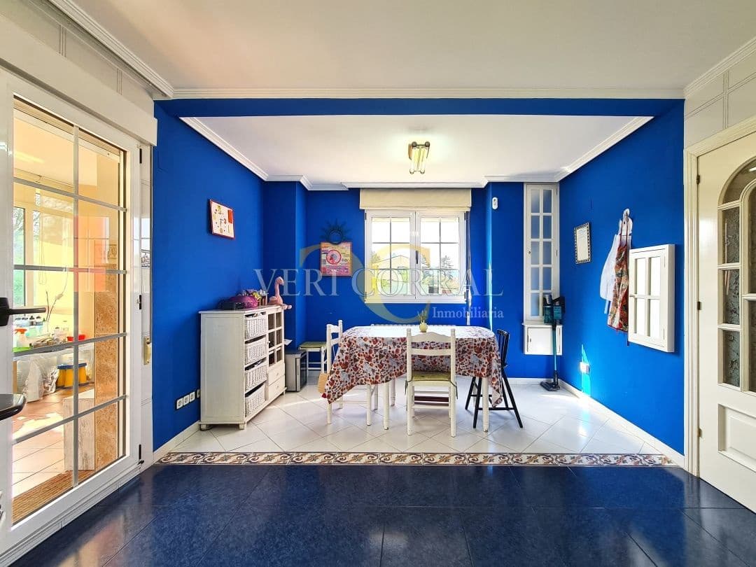 5 bedroom Villa for sale in Oviedo with pool - € 450,000 (Ref: 9500654)