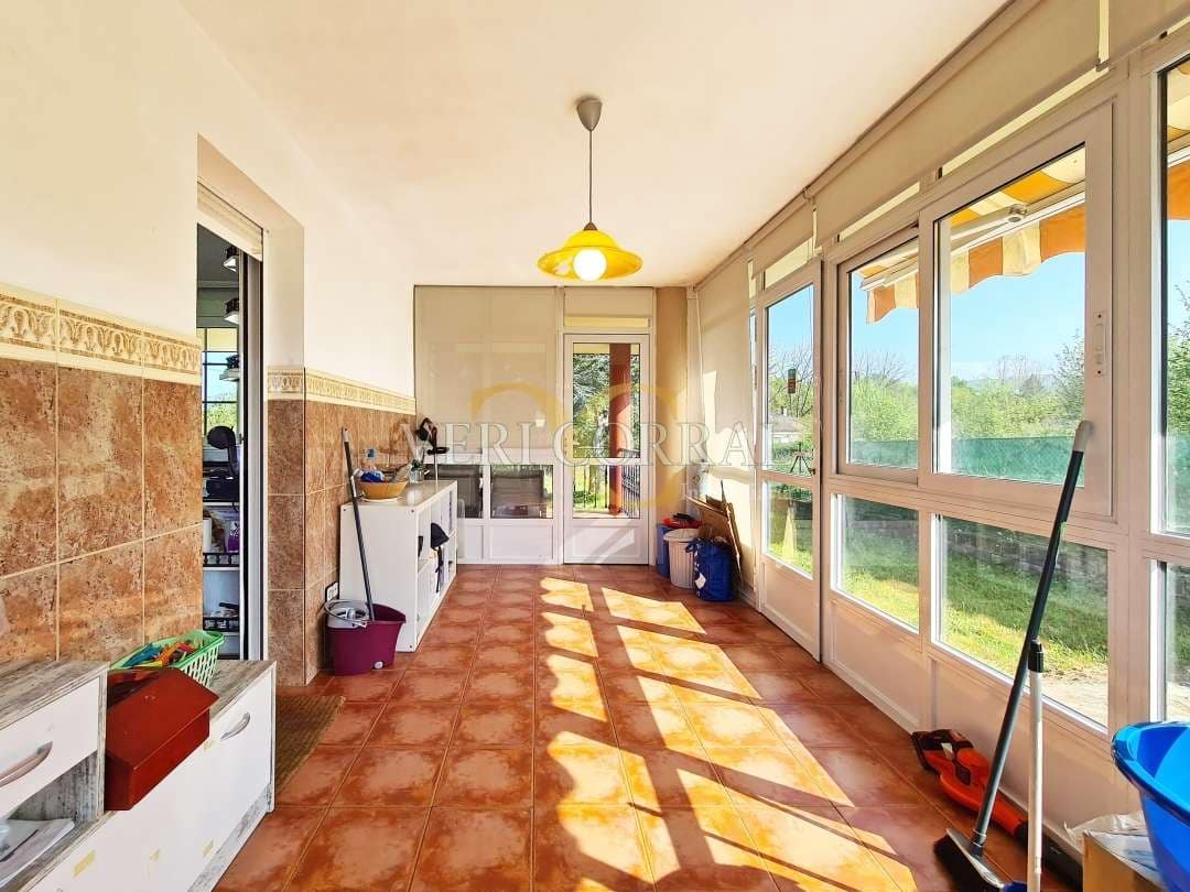 5 bedroom Villa for sale in Oviedo with pool - € 450,000 (Ref: 9500654)