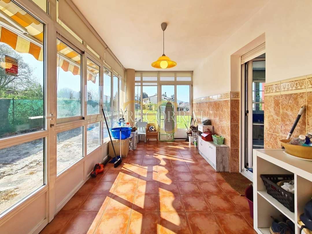 5 bedroom Villa for sale in Oviedo with pool - € 450,000 (Ref: 9500654)