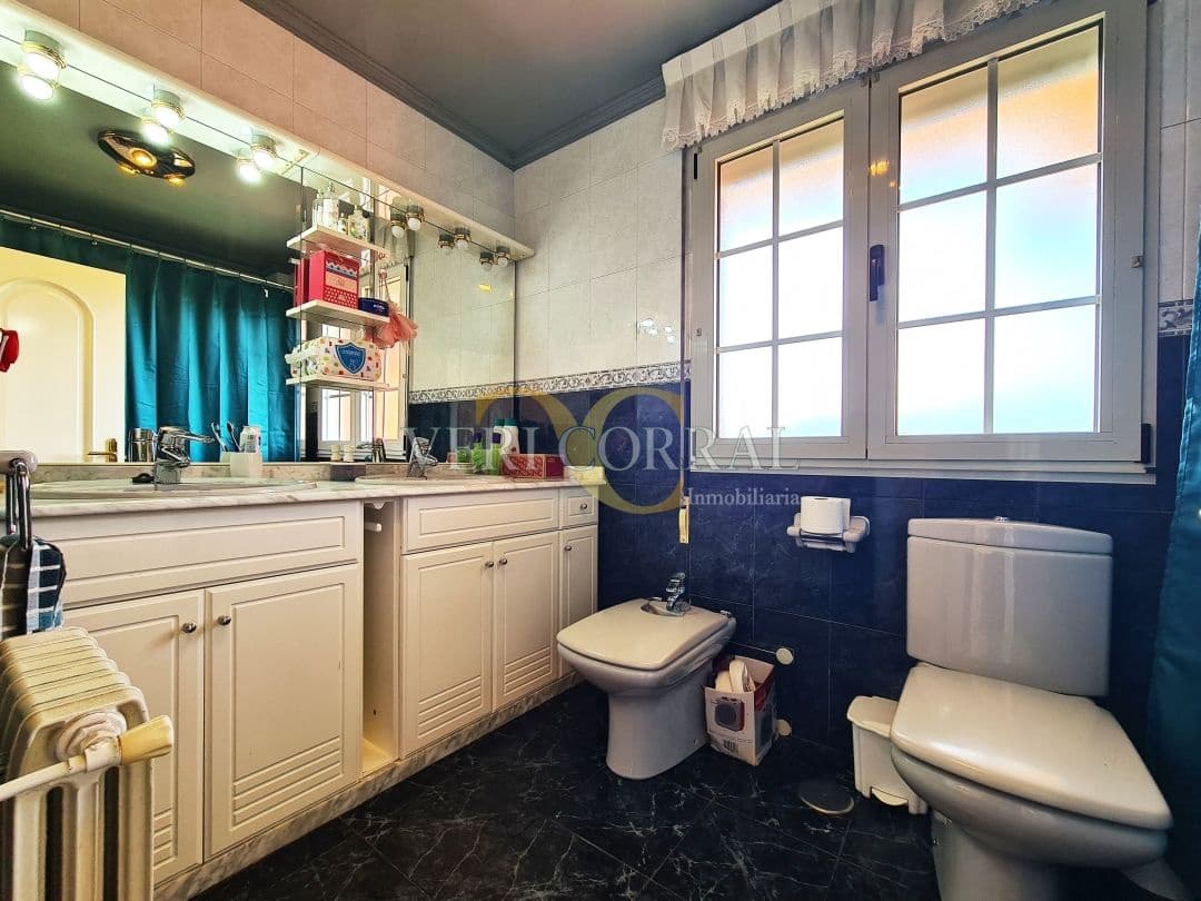 5 bedroom Villa for sale in Oviedo with pool - € 450,000 (Ref: 9500654)