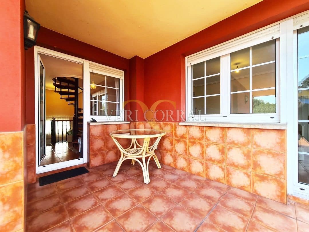 5 bedroom Villa for sale in Oviedo with pool - € 450,000 (Ref: 9500654)