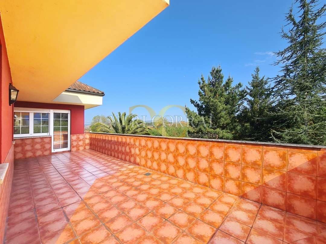 5 bedroom Villa for sale in Oviedo with pool - € 450,000 (Ref: 9500654)