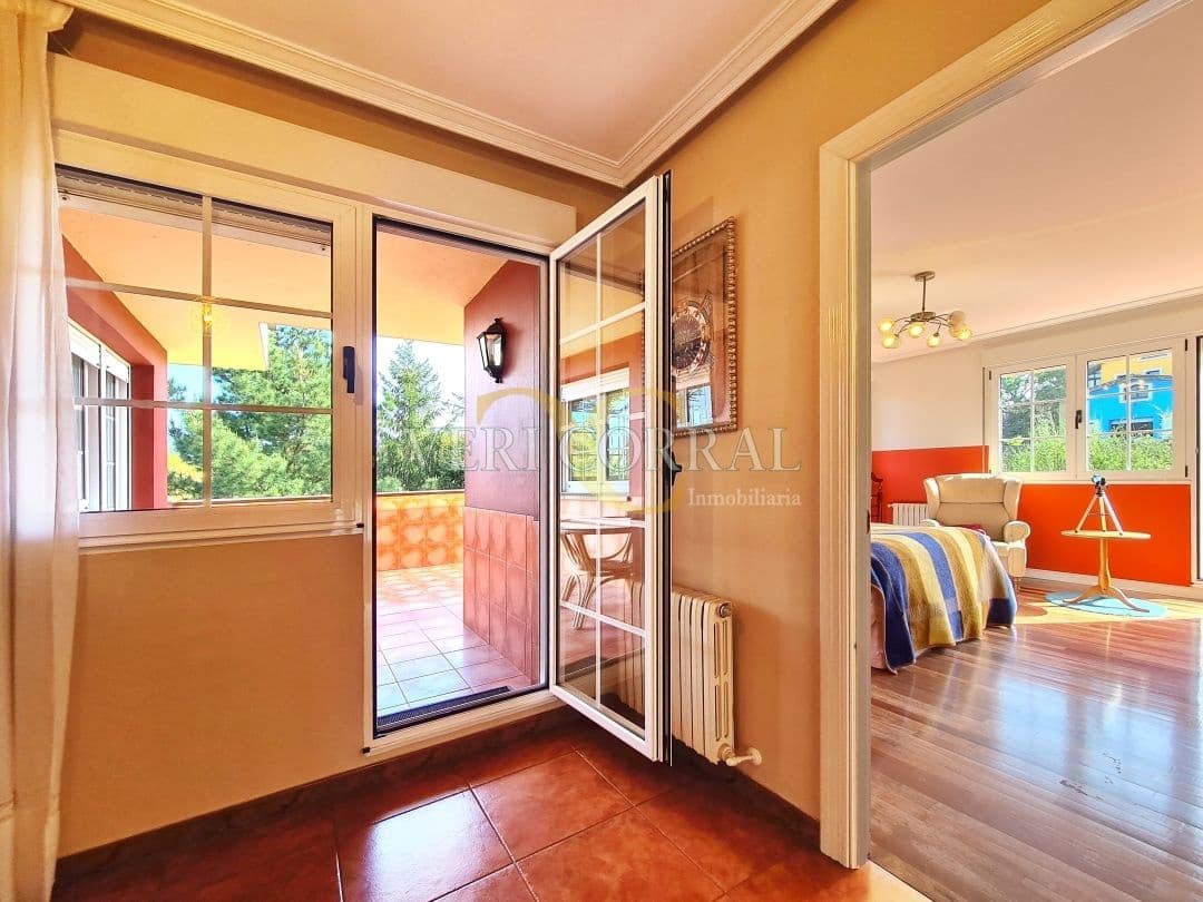 5 bedroom Villa for sale in Oviedo with pool - € 450,000 (Ref: 9500654)