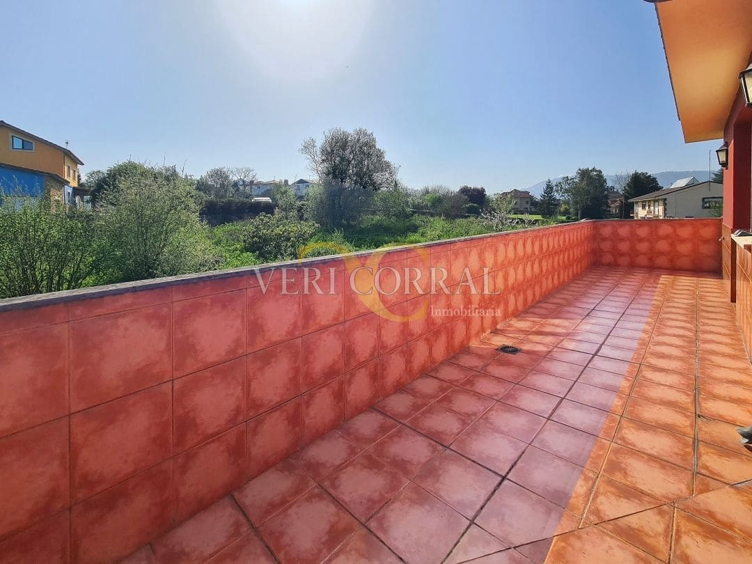 5 bedroom Villa for sale in Oviedo with pool - € 450,000 (Ref: 9500654)