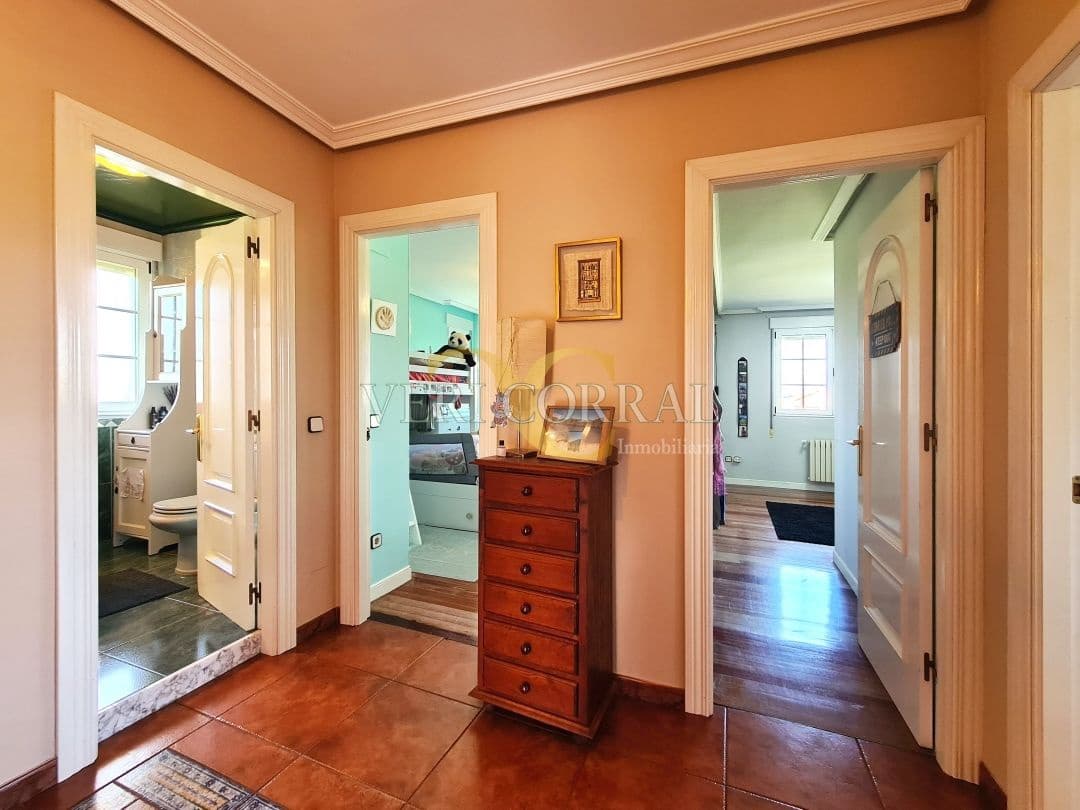 5 bedroom Villa for sale in Oviedo with pool - € 450,000 (Ref: 9500654)