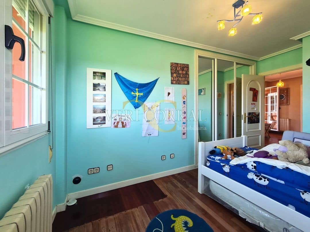 5 bedroom Villa for sale in Oviedo with pool - € 450,000 (Ref: 9500654)