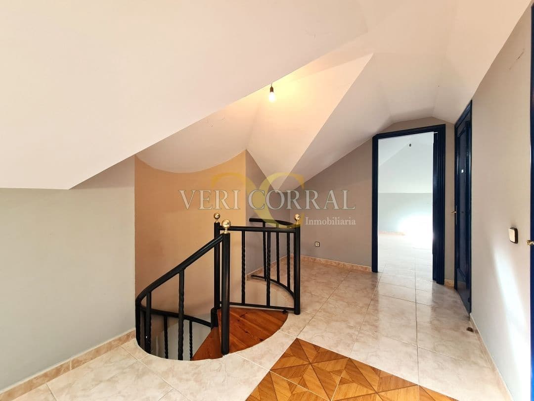 5 bedroom Villa for sale in Oviedo with pool - € 450,000 (Ref: 9500654)