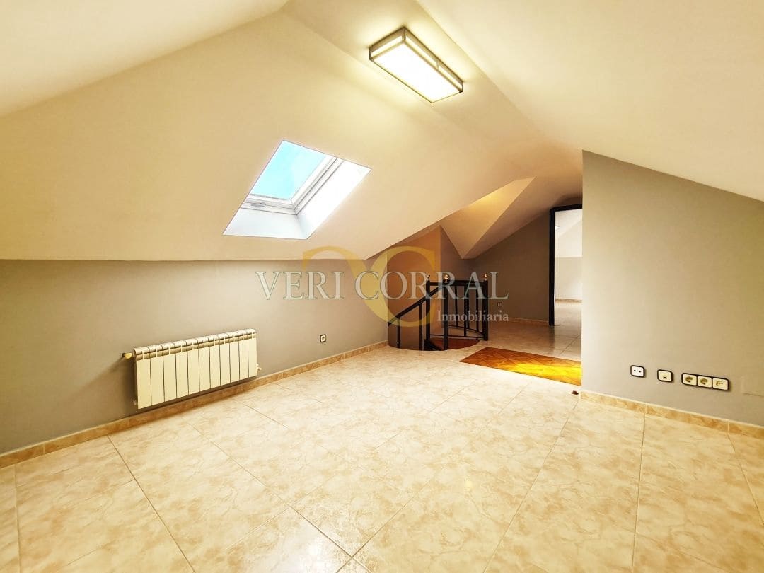 5 bedroom Villa for sale in Oviedo with pool - € 450,000 (Ref: 9500654)