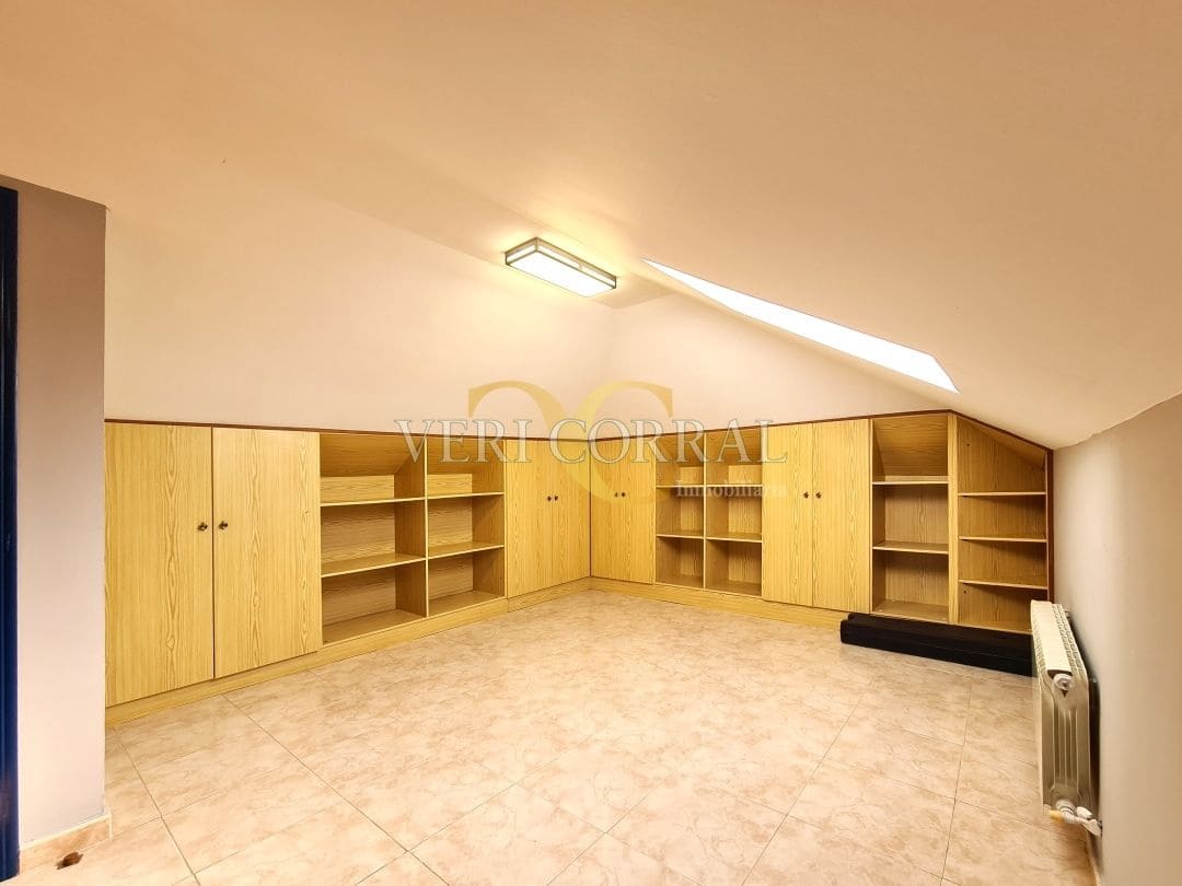 5 bedroom Villa for sale in Oviedo with pool - € 450,000 (Ref: 9500654)