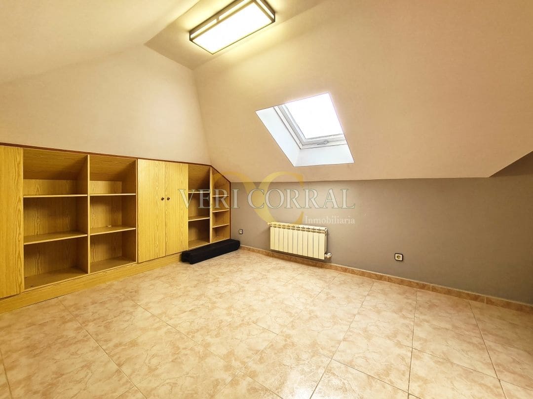 5 bedroom Villa for sale in Oviedo with pool - € 450,000 (Ref: 9500654)