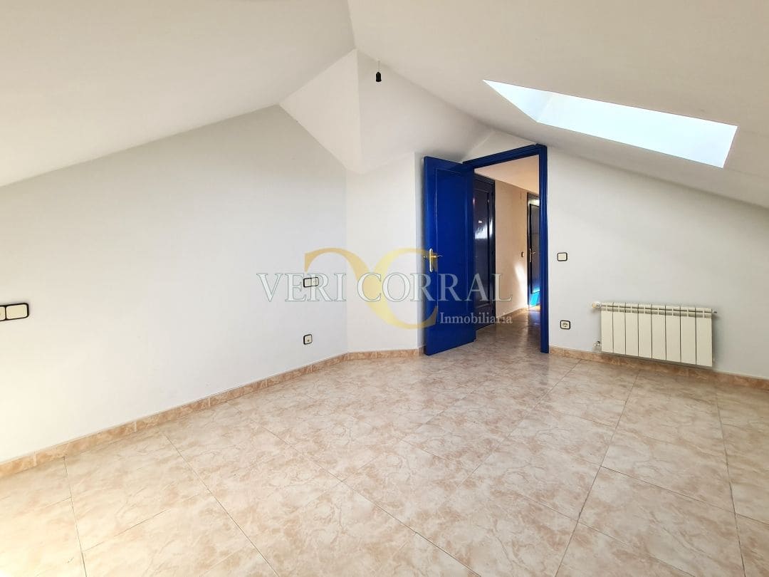 5 bedroom Villa for sale in Oviedo with pool - € 450,000 (Ref: 9500654)