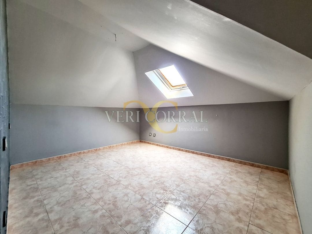 5 bedroom Villa for sale in Oviedo with pool - € 450,000 (Ref: 9500654)