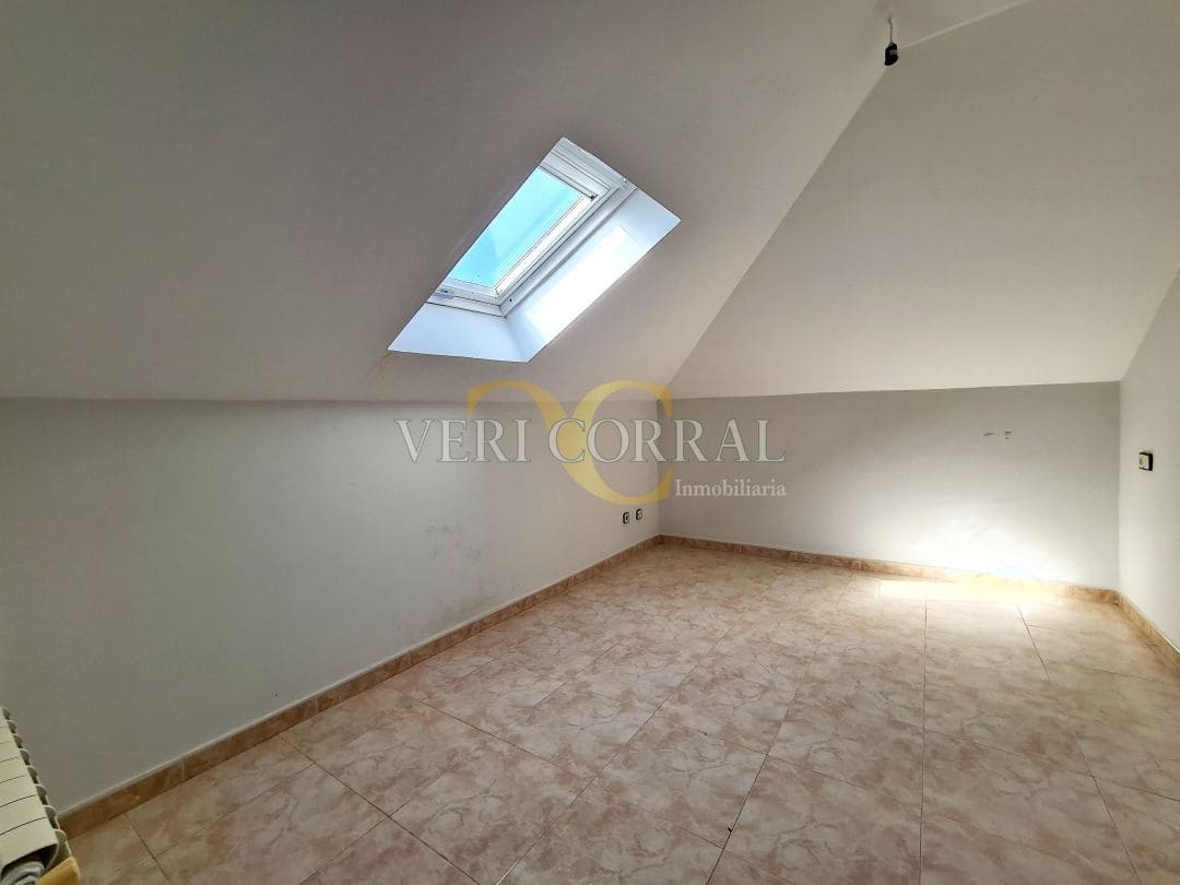 5 bedroom Villa for sale in Oviedo with pool - € 450,000 (Ref: 9500654)