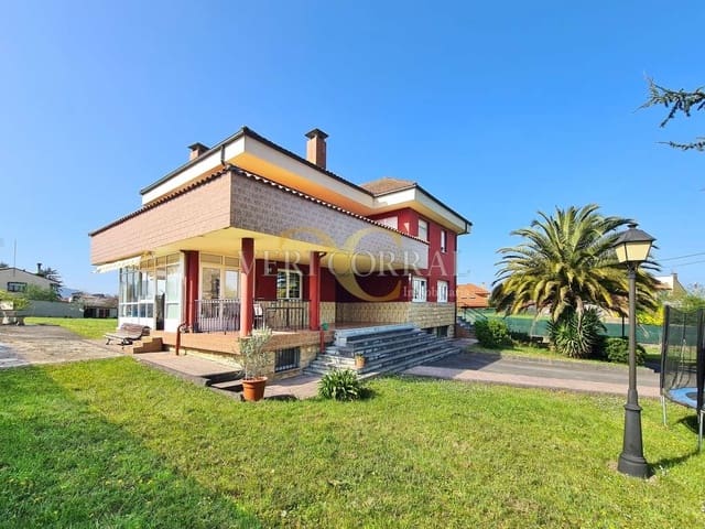 5 bedroom Villa for sale in Oviedo with pool - € 450,000 (Ref: 9500654)