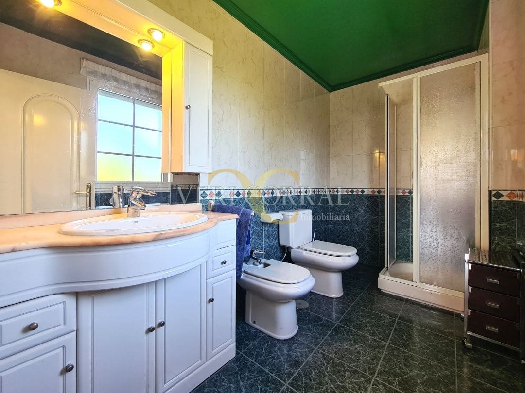 5 bedroom Villa for sale in Oviedo with pool - € 450,000 (Ref: 9500654)