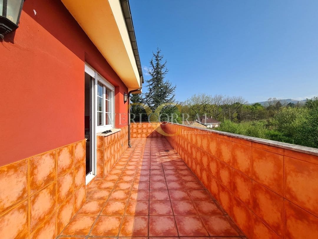 5 bedroom Villa for sale in Oviedo with pool - € 450,000 (Ref: 9500654)